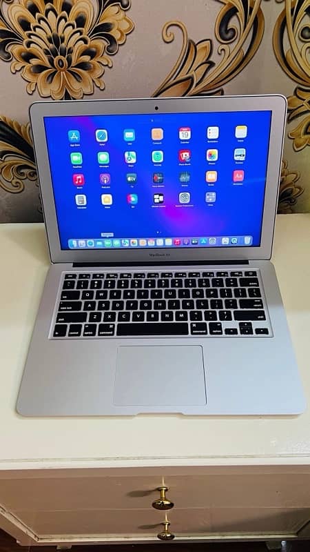 MACBOOK AIR 2017 (CORE I5) 8/128GB (BOX PACK CONDITION) 1