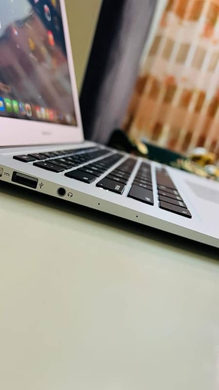 MACBOOK AIR 2017 (CORE I5) 8/128GB (BOX PACK CONDITION) 4