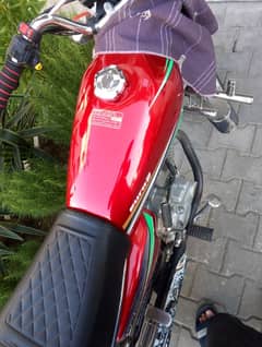 Honda 125 2014 model red genien