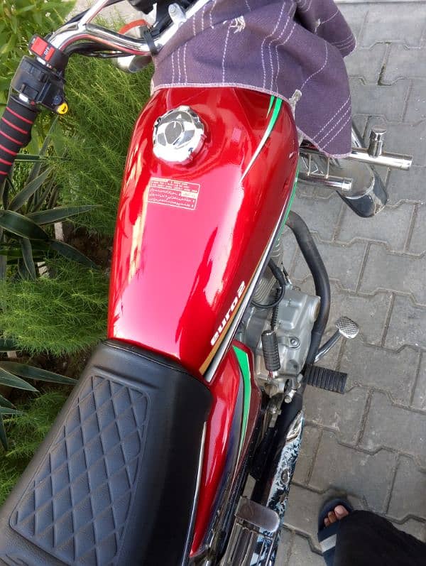 Honda 125 2014 model red genien 0