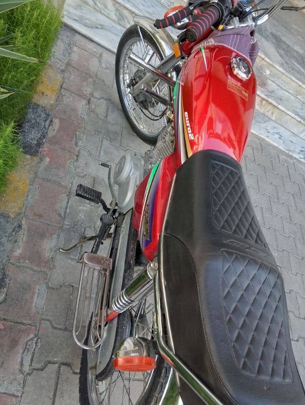 Honda 125 2014 model red genien 1