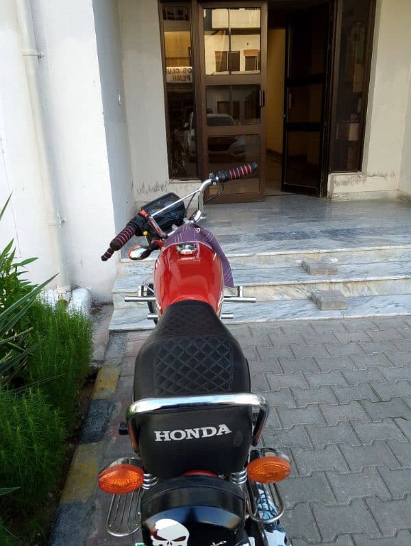 Honda 125 2014 model red genien 2