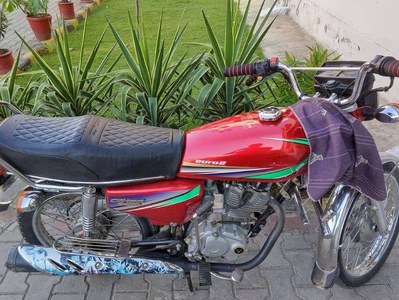 Honda 125 2014 model red genien 4