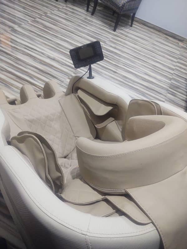 JC Buckman Massage Chair 1