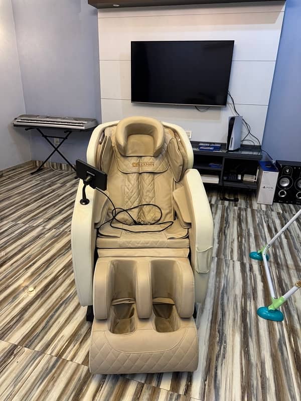 JC Buckman Massage Chair 0