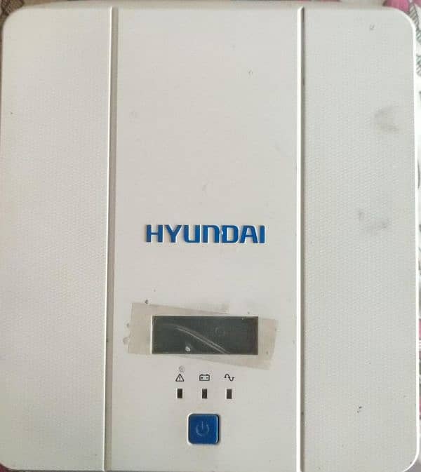 Hyundai HI-2000 2000VA/1500W solar Inverter 1