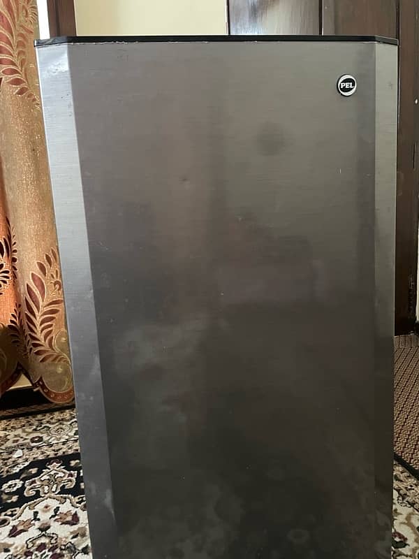 Compact PEL Refrigerator in Excellent condition 0