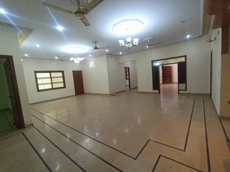 600 SQUARE YARDS 3 BED DD PORTION FOR RENT IN JAUHAR 1