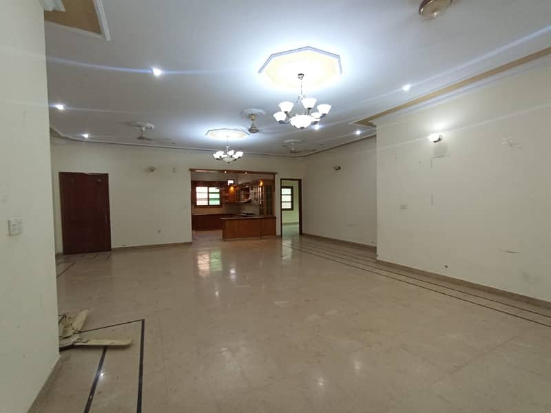 600 SQUARE YARDS 3 BED DD PORTION FOR RENT IN JAUHAR 5