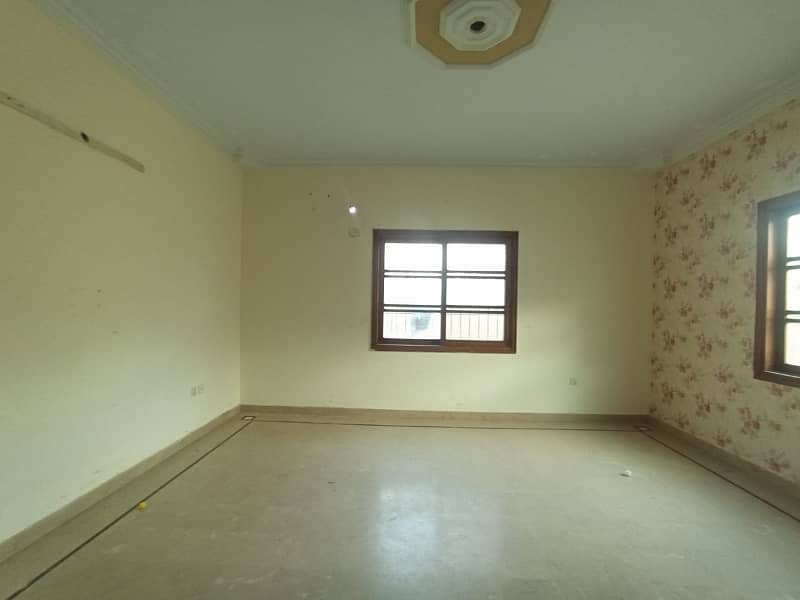 600 SQUARE YARDS 3 BED DD PORTION FOR RENT IN JAUHAR 8