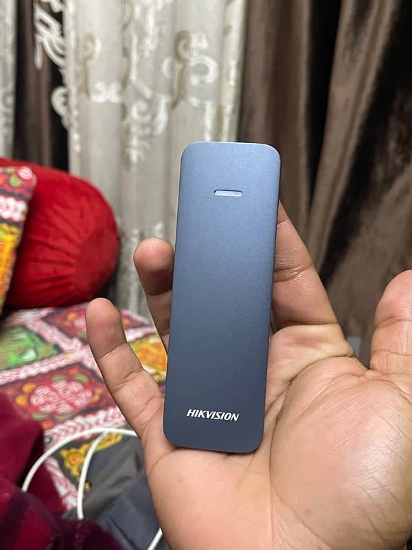 Hikvision 1TB Portable SSD 0