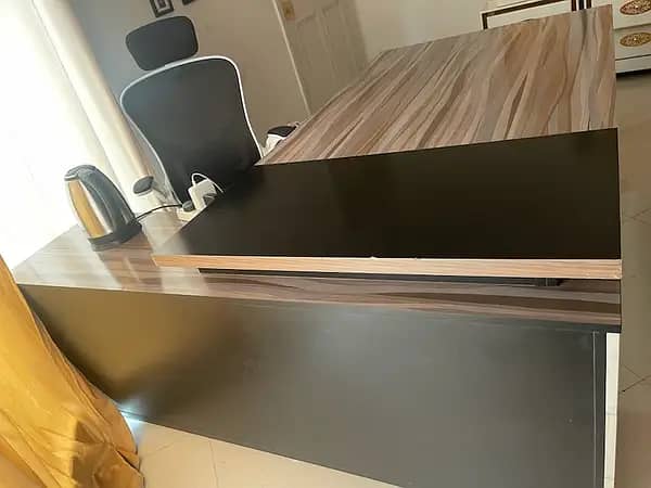 office table for urgent sale 0