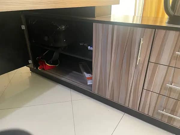 office table for urgent sale 3