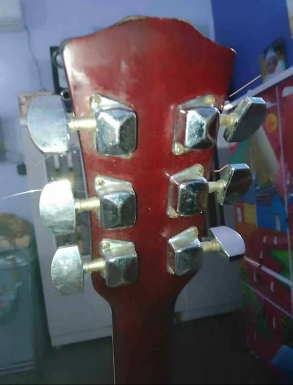 Jumbo size accoustic guitar 1