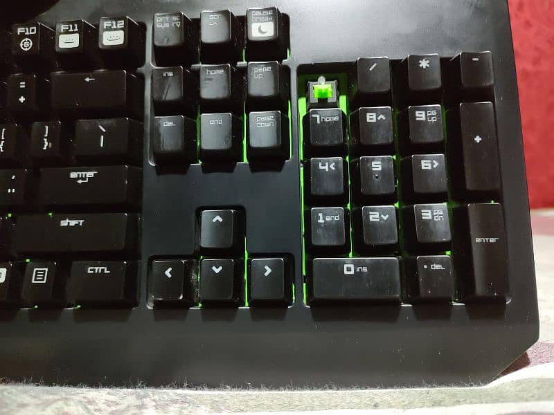 Razer Black widow ultimate machanical keyboard 1