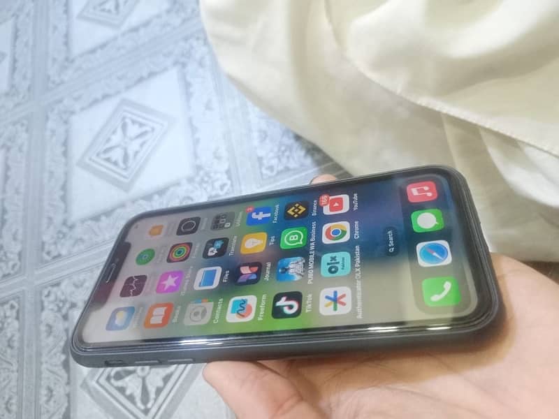 iPhone 11 64 gb vj ESIM on all okay 3