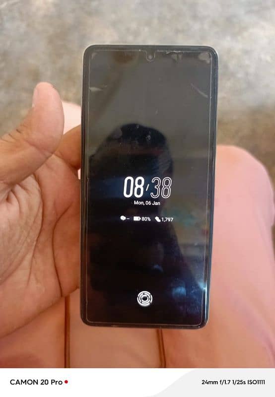 Techno camon 20 mobile he 8+8 Ram 256 memory he all okay he 7