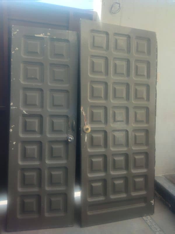 Tali  wood 3 door good condition strong and havy 0