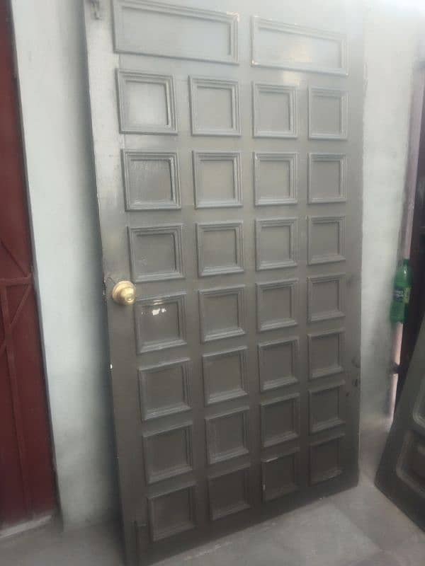 Tali  wood 3 door good condition strong and havy 2