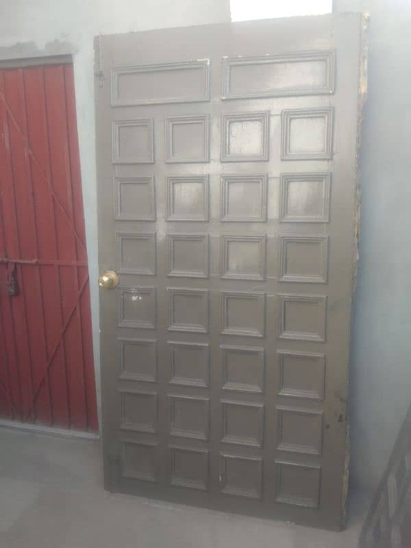 Tali  wood 3 door good condition strong and havy 3