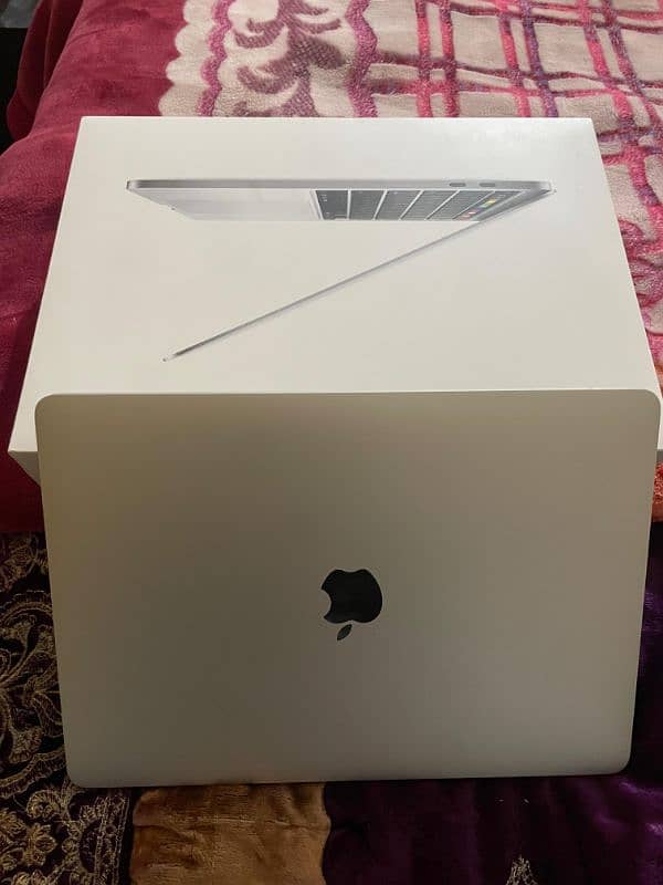 Macbook pro 2020, 8/512 18