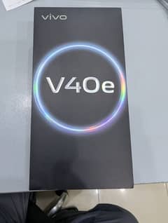 VIVO V40e 8+8/256GB New (few days used) Activate in December