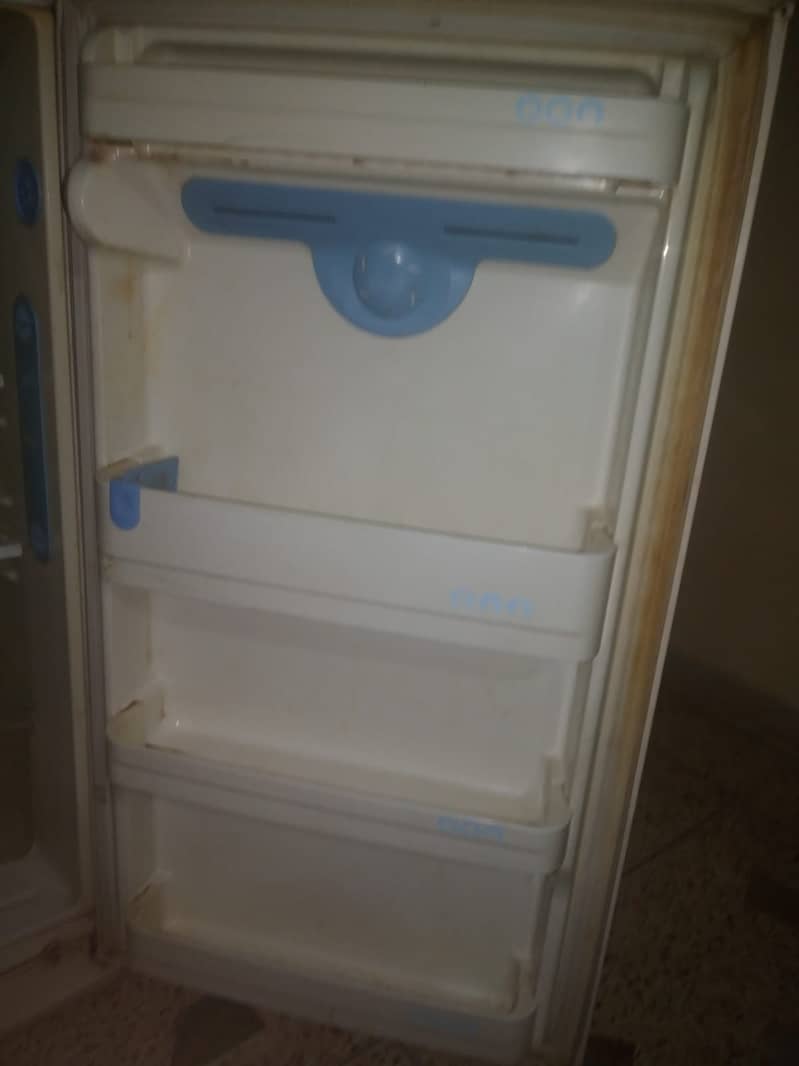 Used LG Fridge. 5