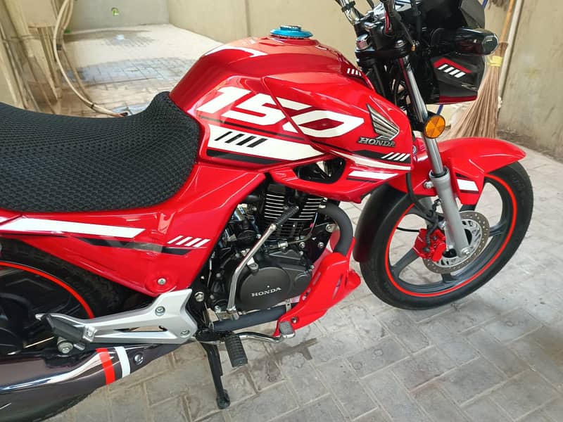 Honda CB 150F 2023 (Almost New) 4