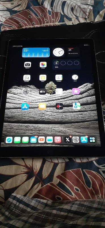 Apple iPad Pro 12.9 inch First Generation 2015 5