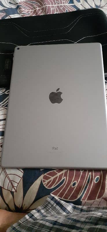 Apple iPad Pro 12.9 inch First Generation 2015 8