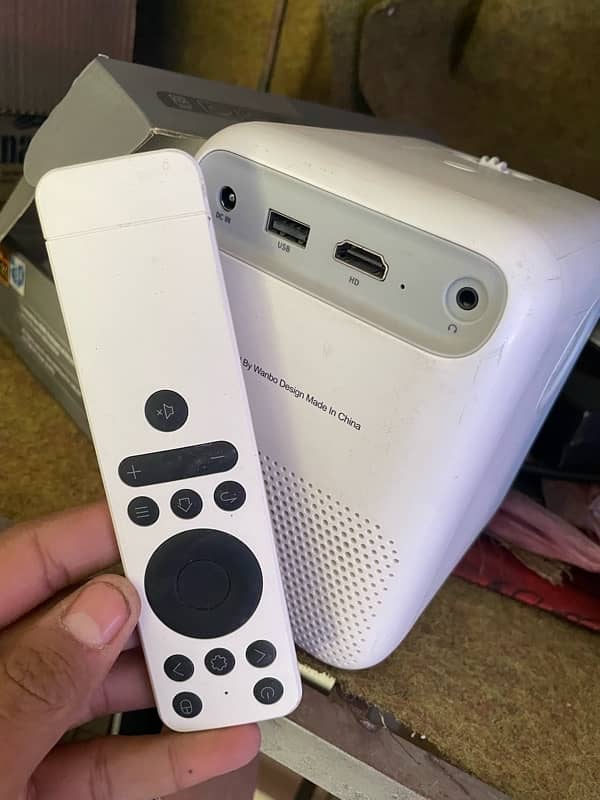 Small Projector ,bluetooth and wire connection 2