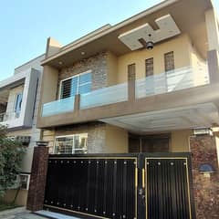 10 Marla Beautiful House Available In Phase 3 Bahria Town