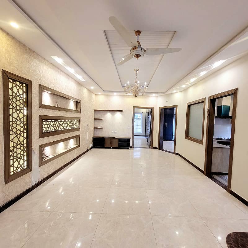 10 Marla Beautiful House Available In Phase 3 Bahria Town 2