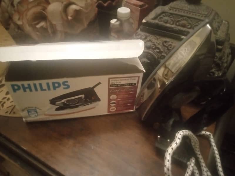 Philips Light Weight Dry Iron Slightly Used 0