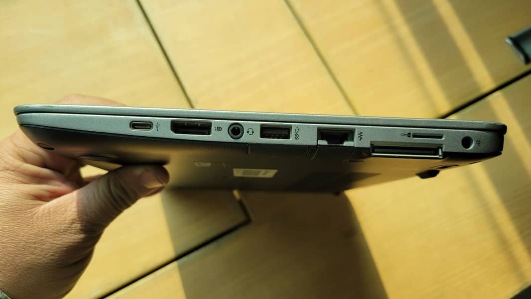 HP EliteBook 820 G3 (0319-0779689) 3