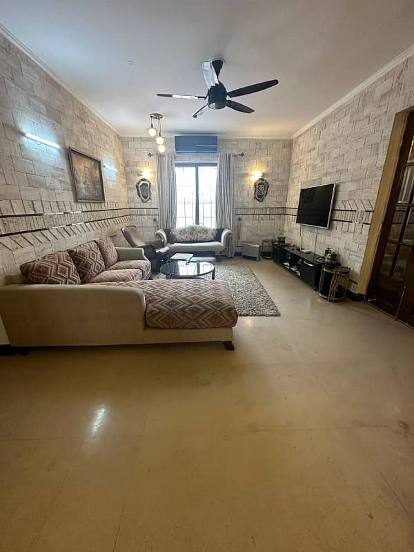 Gulberg!!! 3 Bed's fully Furnished penthouse for rent 15