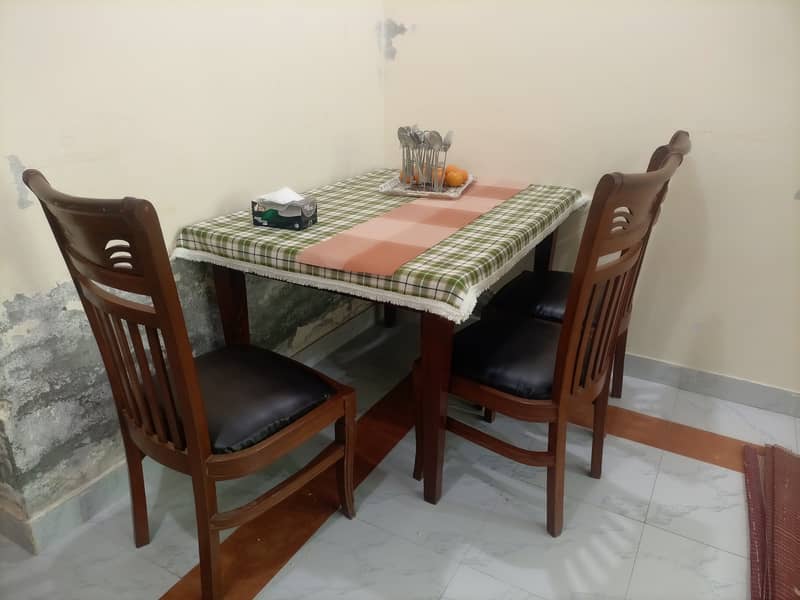 Dinning Table with 4 chairs 0