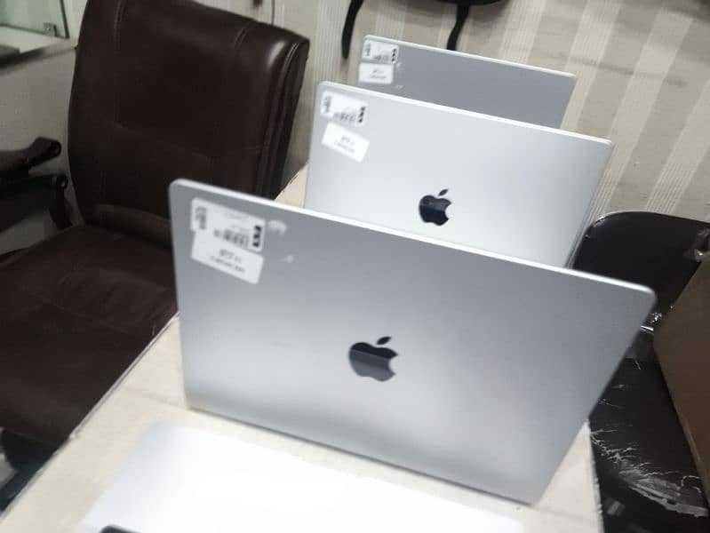 M1 M2 M3 Apple MacBook Pro air 10/10 condition 0