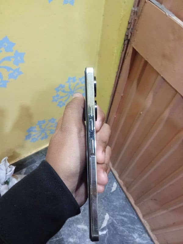 tecno camon 20 with Box Charger 5