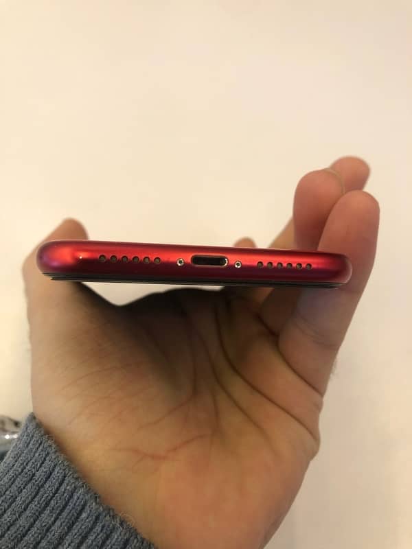 Iphone 11 Red special mint condition 4