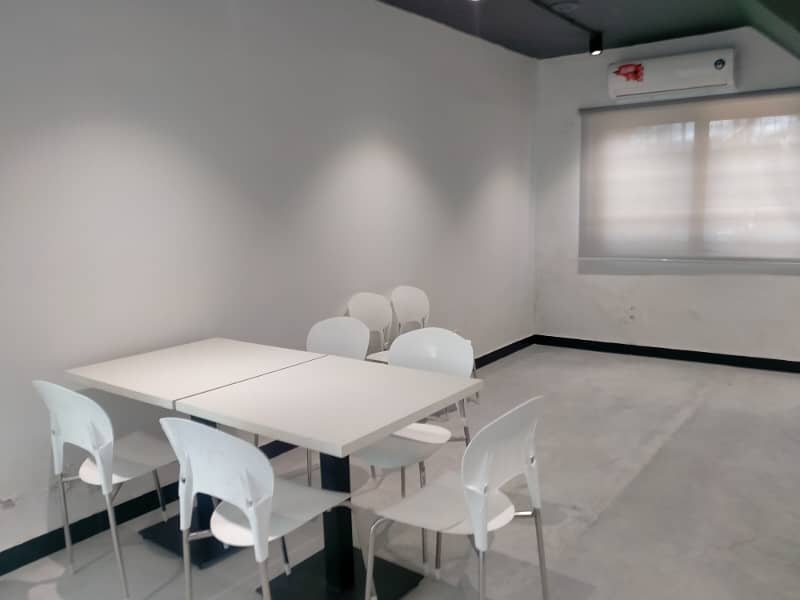 I-9 OFFICE FOR RENT 1800 SQ. FEET BEST FOR IT COMPANIES & SOFTWARE HOUSES NEAR TO METRO 4