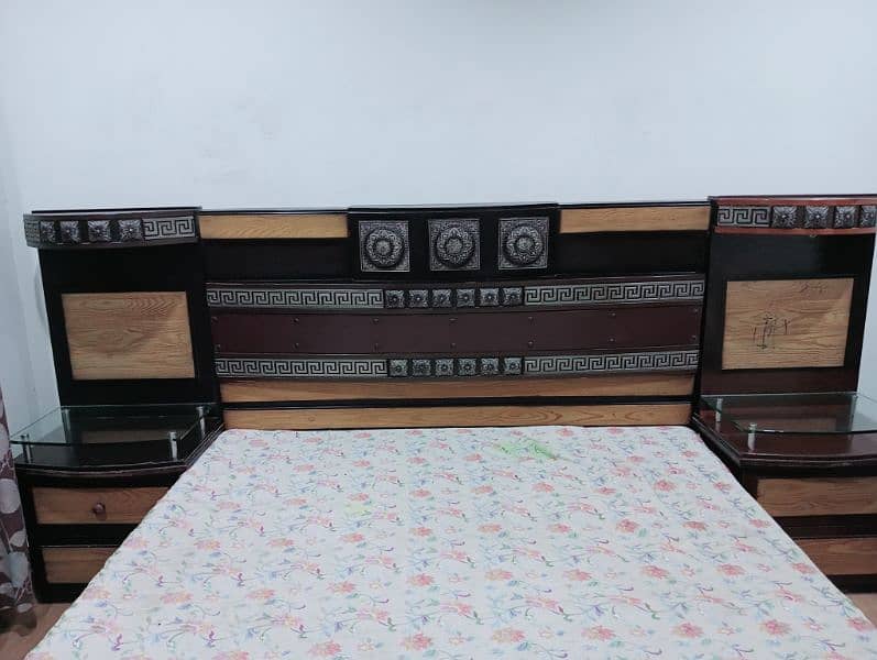 First hand used bed set with side tables and dressing 2