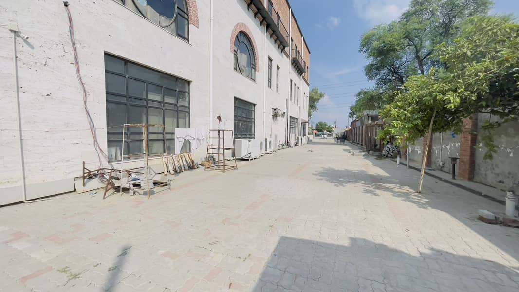 Commercial 8 Kanal Building With 27000 Sqft Covered Area In The Middle Of Two Main Road 5