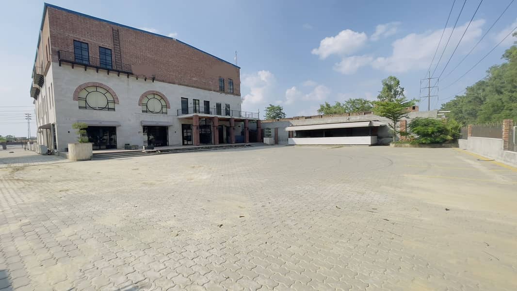 Commercial 8 Kanal Building With 27000 Sqft Covered Area In The Middle Of Two Main Road 6