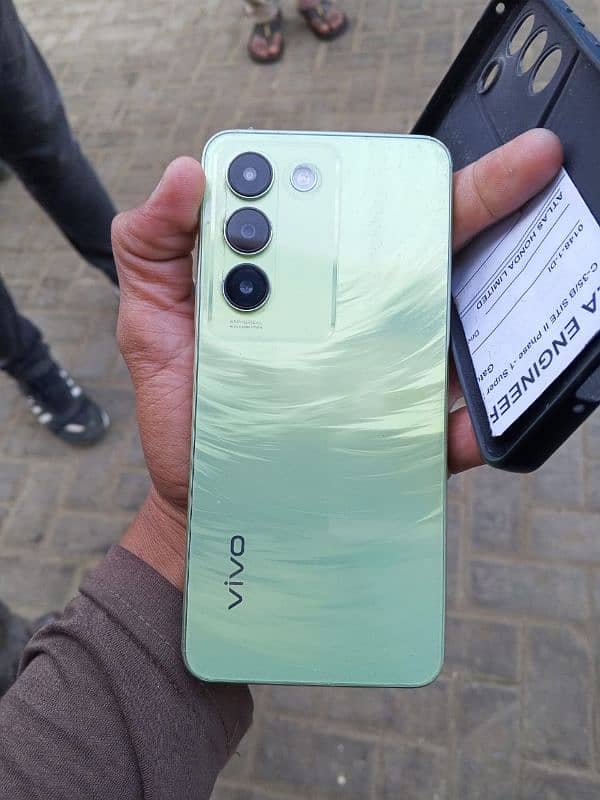 ViVo y100 1