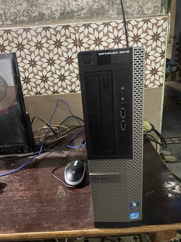 desktop computer with all accerries and GTA 5 2