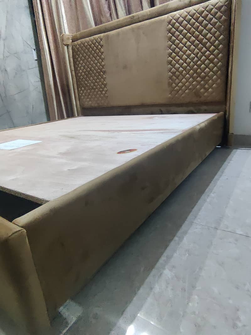 Bed set / Queen size bed / velvet poshish / luxury bed for sale 3