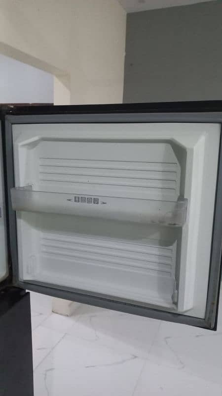 Dawlance fridge in good condition for sale 3