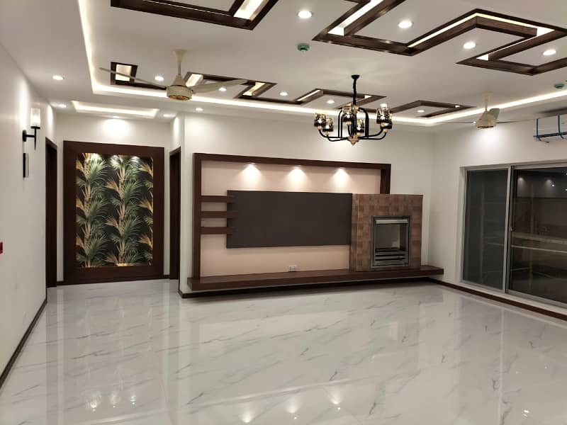 Kanal House Very Near To Park For Sale In DHA Phase 4-CC 6