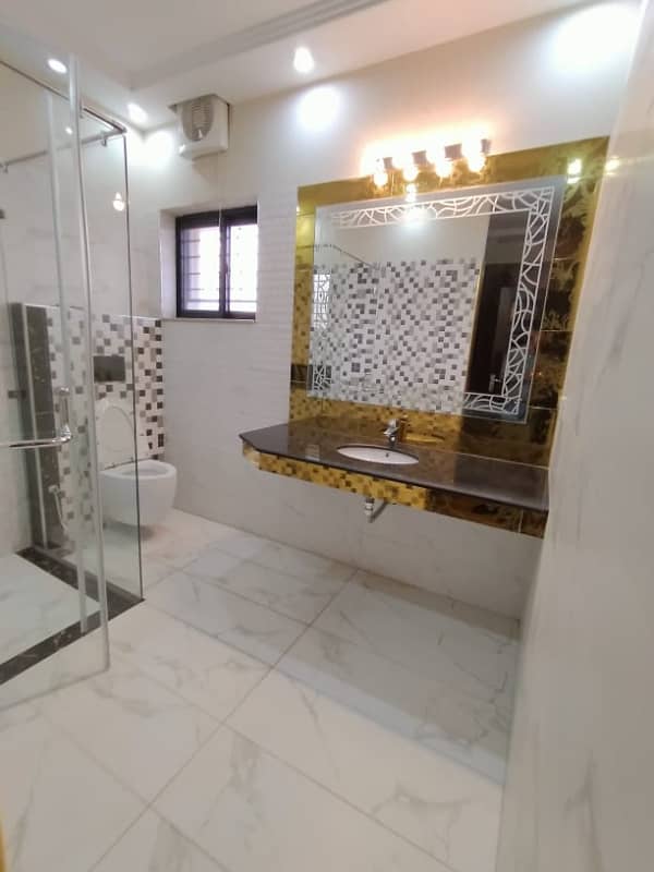 Phase 5 -L-Kanal House Rent In DHA Lahore 8